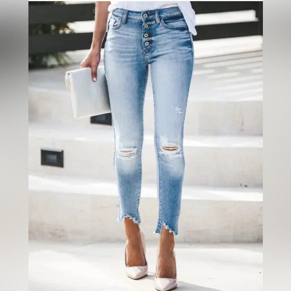 Stylish Light Blue Cropped Jeans